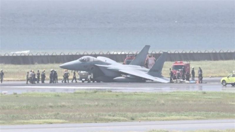 日本F-15左翼磨地竄火　那霸機場緊急關閉