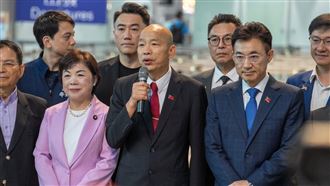 轟政院！揭韓國瑜潛台詞、胸口還有把槍？