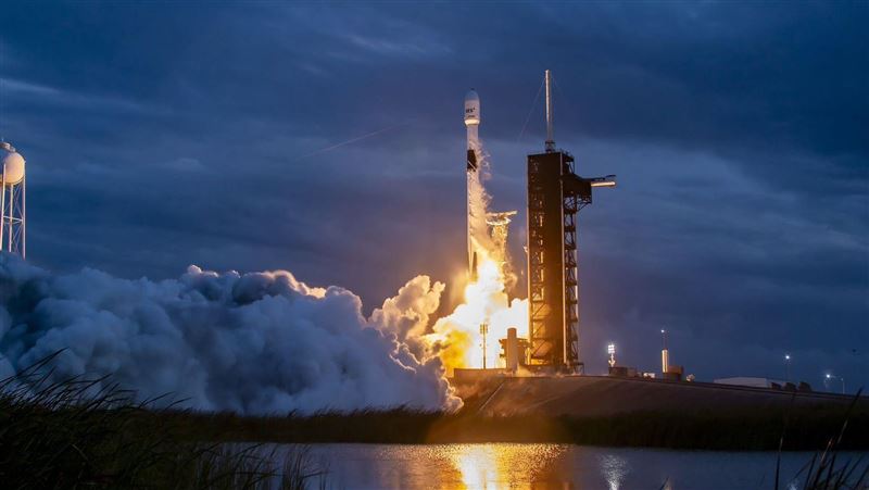 SpaceX火箭撞擊月球　NASA公布坑洞影像