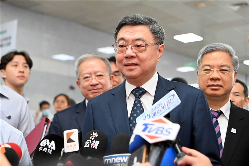 行政院長卓榮泰今(19)日出席「台灣機器人與智慧自動化展」暨「台北國際自動化工業大展」開幕典禮受訪。(圖/行政院提供)