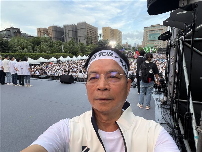 張育萌直呼,果真是活久見。韓國瑜開戰傅崐萁後,「連賴士葆都綠士葆」。(圖/翻攝自賴士葆臉書)