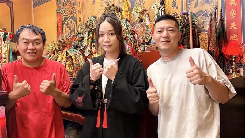 過年衝香港墓園　台男星1舉動管理員哭了