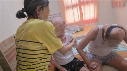 獨家／我們只要活下去！可憐嬤照顧2癱兒