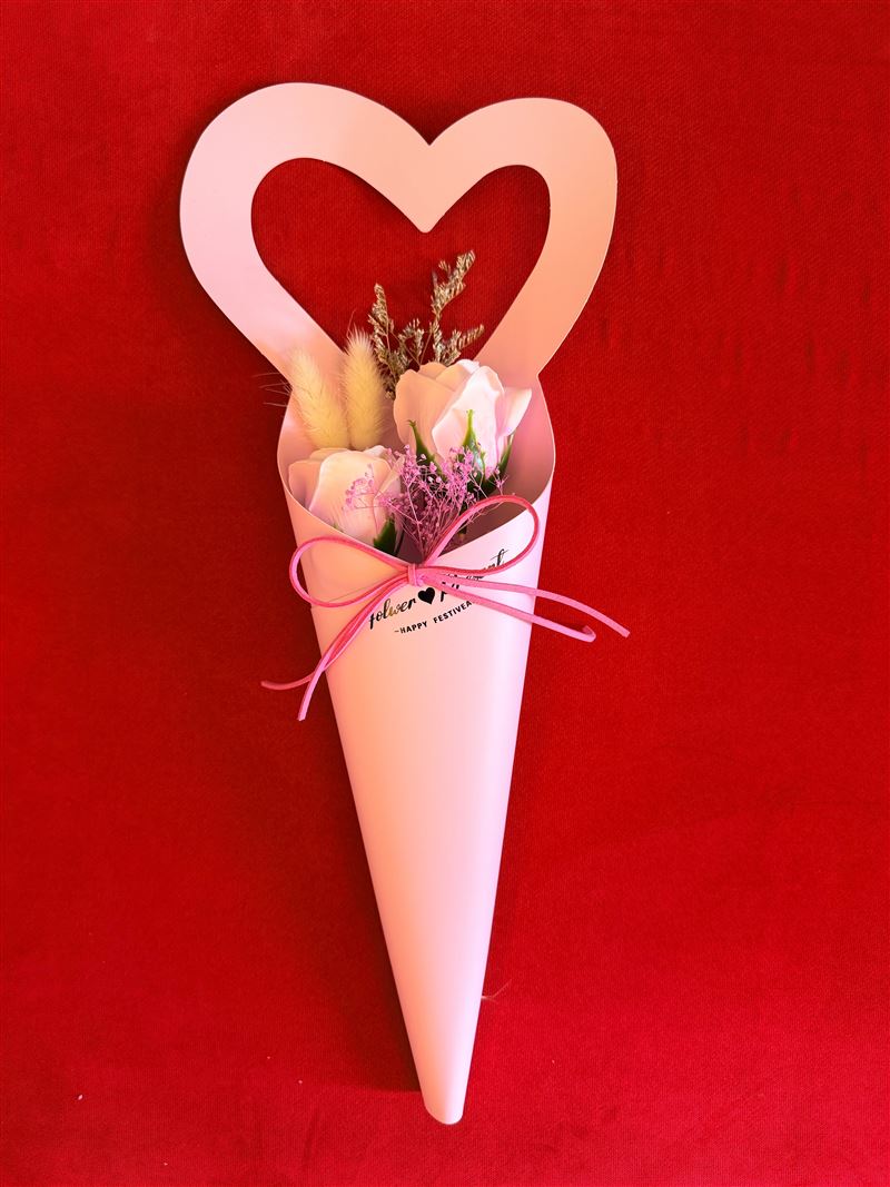包偉銘與老婆劉依純結婚多年,感情依舊甜蜜。(圖/翰森娛樂提供)