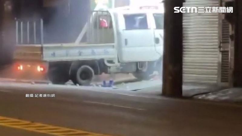 討嘸吸管暴走？熟客妻毆店員開車撞檳榔攤