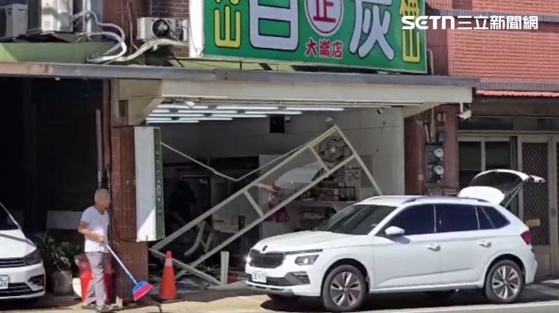 警方已逮到人並強制送醫,全案依恐嚇及公共危險罪嫌移送偵辦