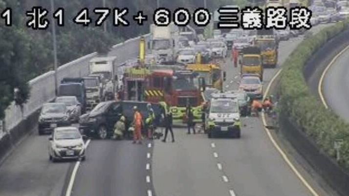 新／國1重大事故！車禍遭追撞1死2命危