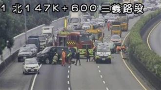 新／國1重大事故！車禍遭追撞1死2命危