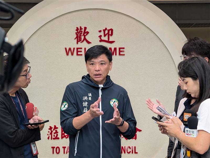 洪健益表示,他的普發兩萬元提案已經排入一讀會,協尋藍白兩黨議員支持提案、支持蔣萬安。(圖/翻攝自洪健益臉書)
