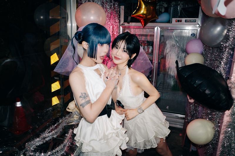 C. Holly和DJ SODA合作音樂。(圖/AOA星鏈艾歐亞 提供)