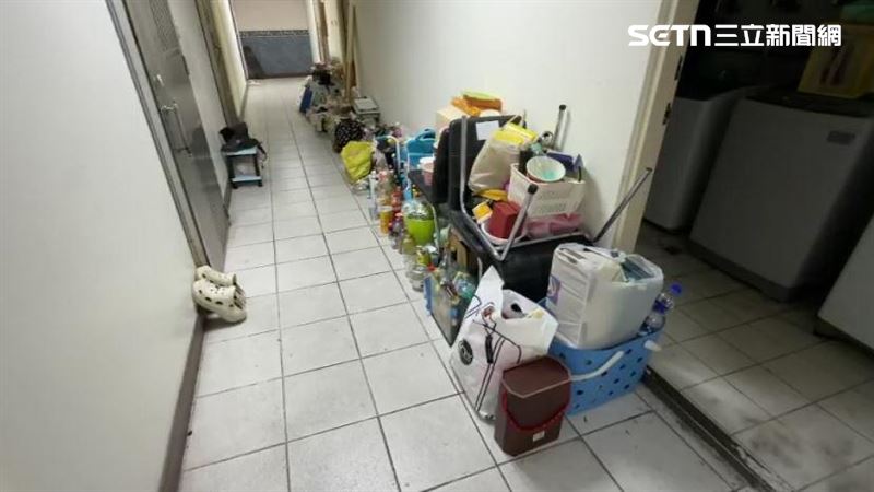 社區走廊堆滿雜物長度超過5公尺,影響其他住戶生活品質
