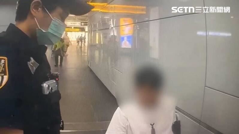 躺高鐵車廂地板亂叫　醉乘客被鐵警抬下車