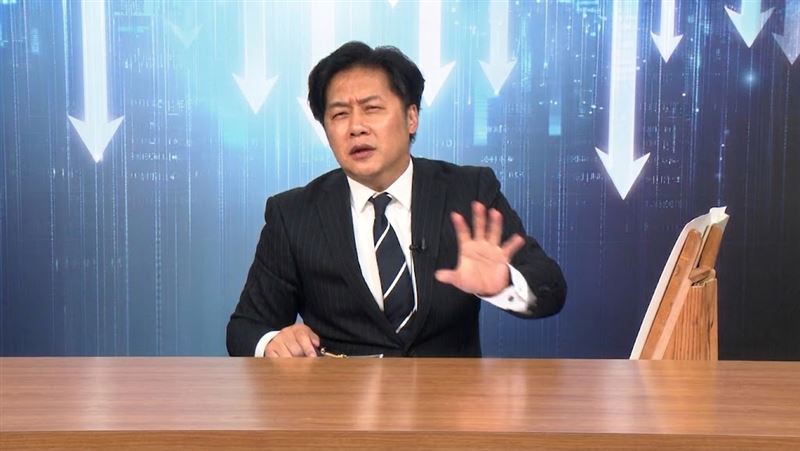 陳嘉偉強調 C 波跌幅通常超越 A 波,預期大盤將跌破前波低點 39,384 點,目標價直指 36,000 點。(圖/翻攝自運通財經台YouTube)
