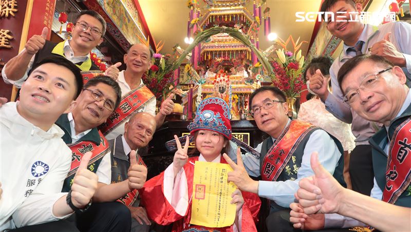 在百貨「做十六歲」　70南洋學子初體驗
