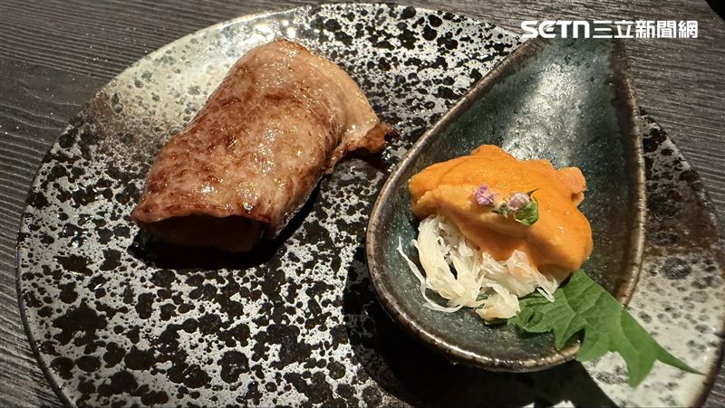 近江牛搭配京都西京味噌、日本馬糞海膽與松葉蟹肉。(圖/記者賴俊佑攝影)