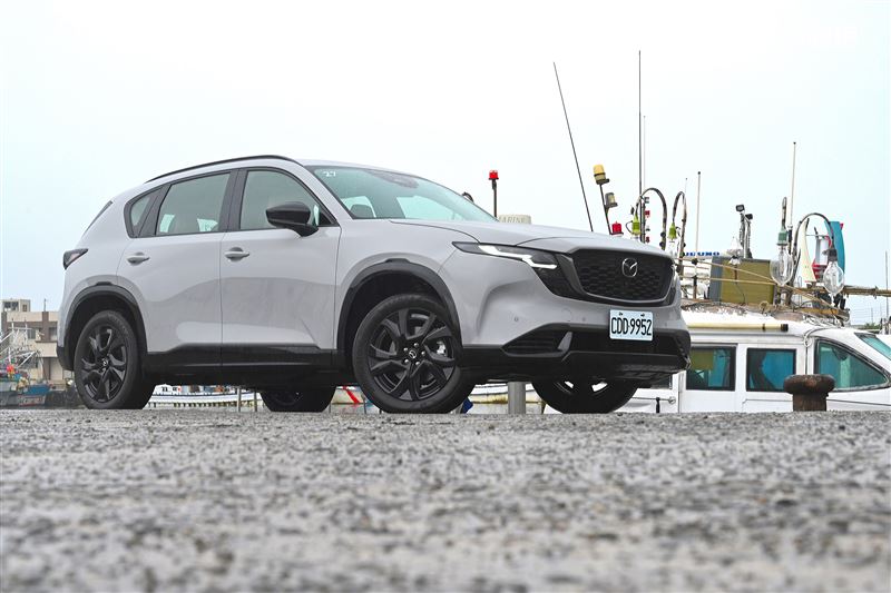 Mazda CX-5 25S AWD Premium Plus休旅車。(圖/記者鍾釗榛攝影)