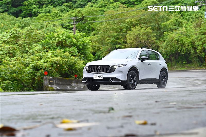 Mazda CX-5 25S AWD Premium Plus休旅車。(圖/記者鍾釗榛攝影)
