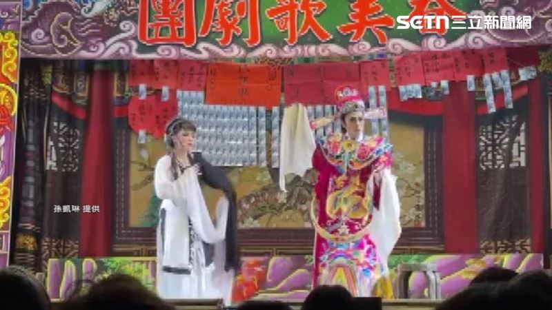 主辦單位找來高雄在地春美、孫凱琳歌劇團,以演出包公鍘陳世美施公審負心