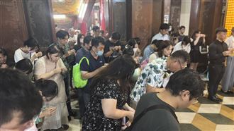 脫單求這包！高雄武廟香袋被搶光