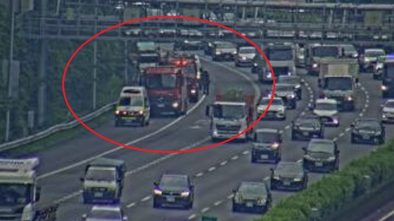 新／國道火燒車「濃煙竄天」車流堵5公里