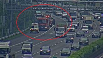 新／國道火燒車「濃煙竄天」車流堵5公里