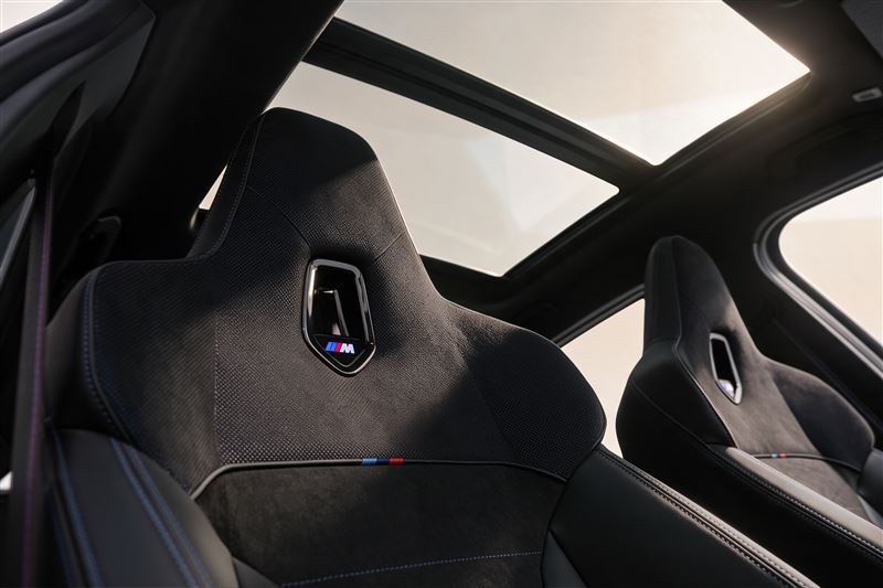 升級跑車座椅。(圖/BMW提供)