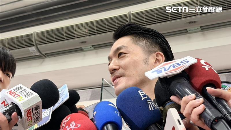 蔣萬安赴北市議會專案報告,會前受訪(圖/記者陳思妤攝影)