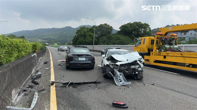 國1苗栗三義段發生二次追撞車禍,釀3死3傷悲劇。(圖/翻攝畫面)