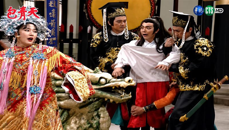 趙建銘被酸現代陳世美!30年前《包青天-鍘美案》神劇翻紅,楊懷民、劉雪華經典畫面被挖出警世。(圖/翻攝自《包青天-鍘美案》YT)