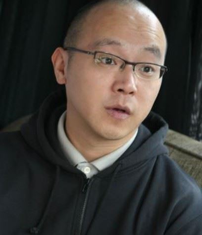竇佳嫄表示,20歲以前父女幾乎沒有私下聯繫,平時不太傳訊息,也很少見面,甚至不稱呼對方「爸爸」,而是叫「老竇」或直接喊名字。圖為竇唯。(圖/翻攝自網路)