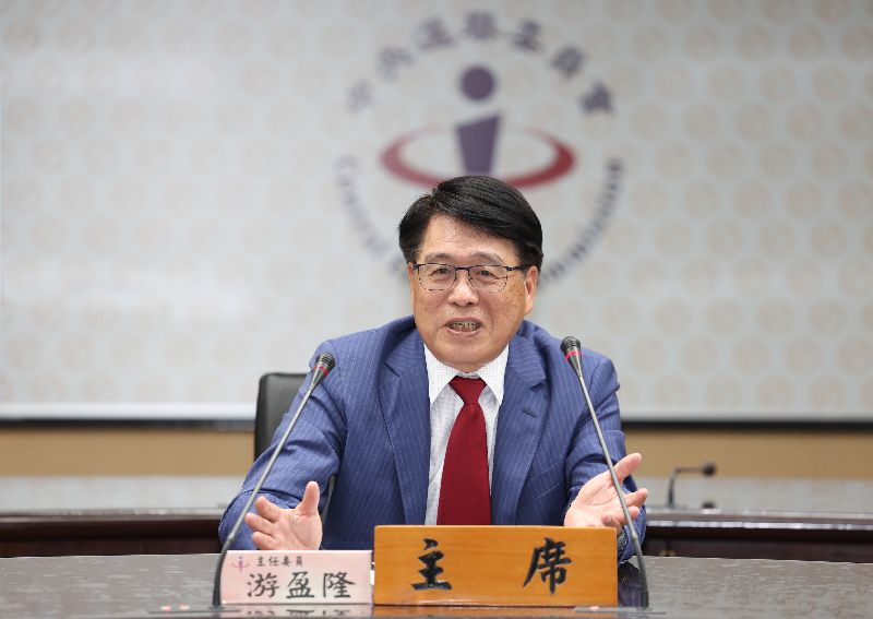 中選會主委游盈隆20日上午在中選會第一會議室主持「向人民報告」記者會,發布115年選舉公告,並表示,這是一場規模極其龐大的民主政治工程。(圖/中央社)