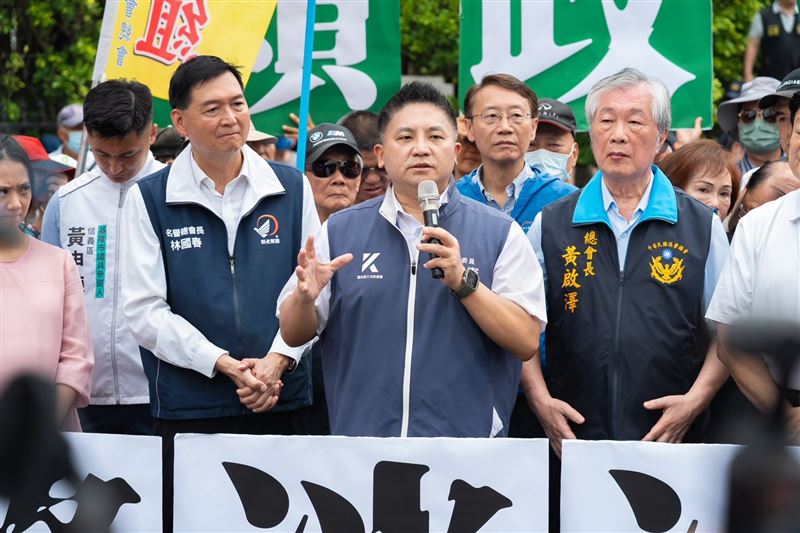 吳宗憲呼籲行政院「依法行政,還我退休金」(圖/民眾黨提供)