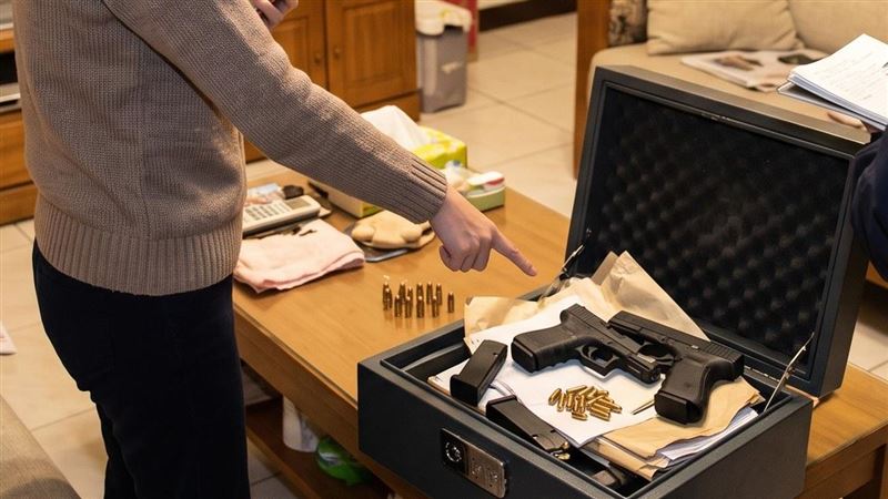 尪家裡藏槍彈「遭妻子出賣」被離婚還入獄