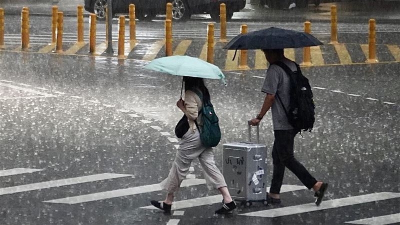 快訊／大雷雨開炸雙北市　中午狂下1小時