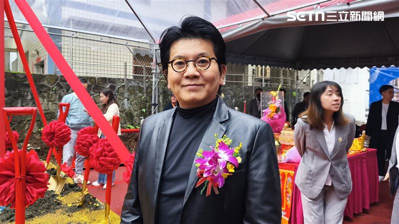 吳翃毅指出,商業宅、工業宅有許多隱藏成本,裝修、水電費、地價稅等,入手可能相對便宜,但長期下來沒有省多少。(圖/記者陳韋帆攝影)