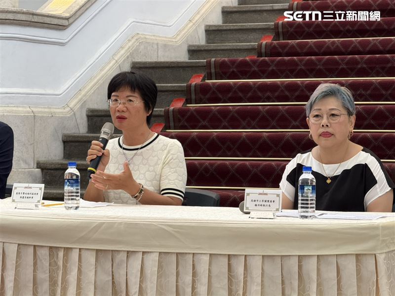 基隆市聾啞福利協進會總幹事陳麗琴、高雄市小草關懷協會執行長楊沛綺(圖/記者劉秀敏攝影)