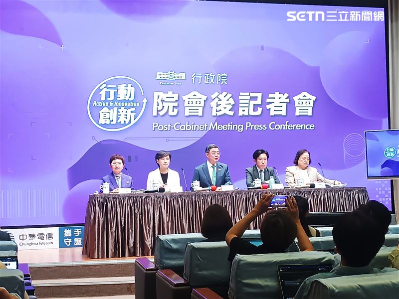 行政院長卓榮泰今(20)日出席院會後記者會。(圖/記者盧素梅攝影)