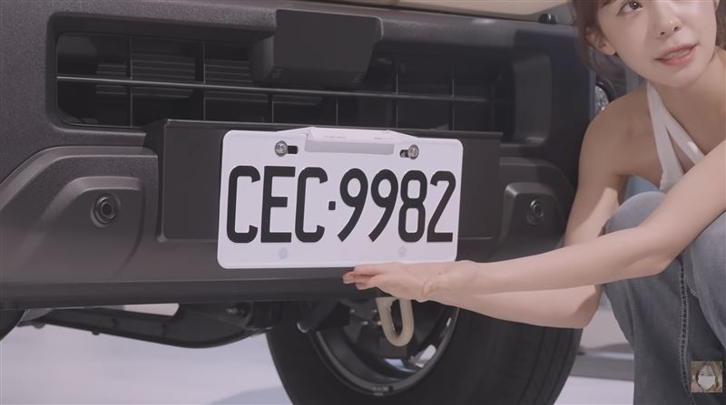李多慧公開車號,喊話粉絲看到要打招呼。(圖/翻攝自李多慧YT)