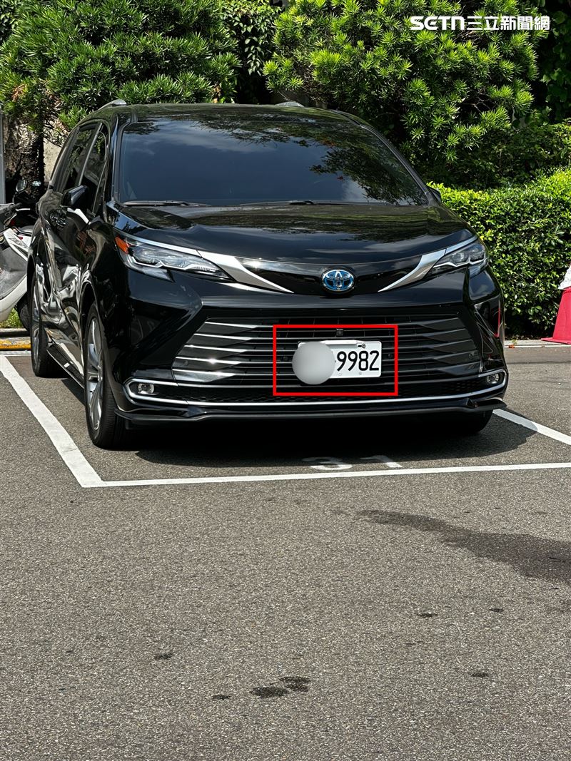 李多慧的車號與被網友封為「新竹李多慧」的新竹市長高虹安的公務車,車號末4碼相同。(圖/記者羅欣怡攝影)