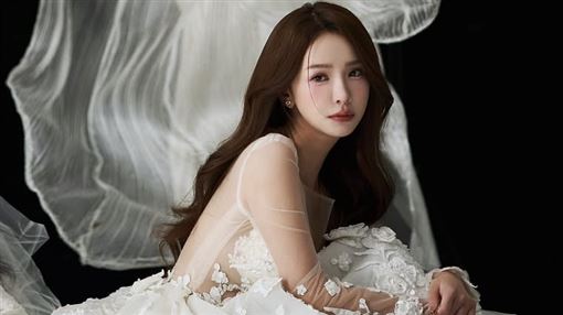 認愛不到一個月　富邦女神透視婚紗照曝光