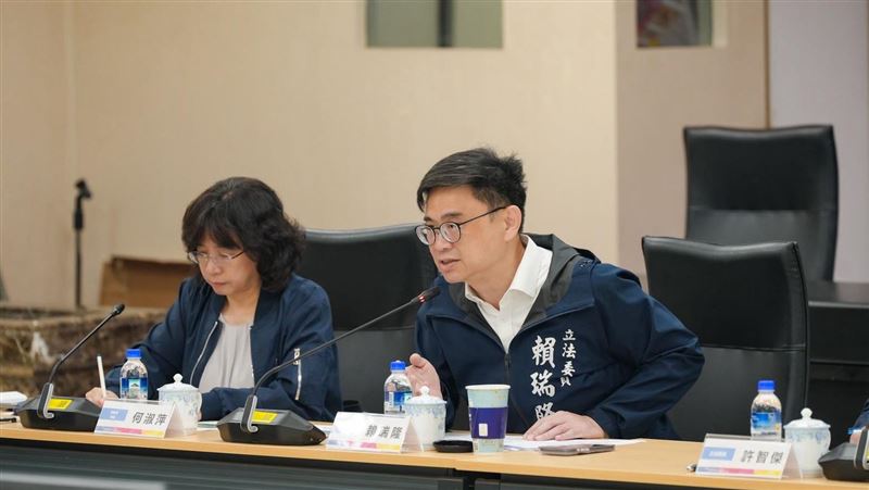考察高雄機場　賴瑞隆拋3訴求護小黃運將