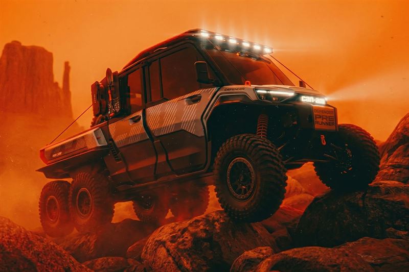 Can-Am Defender Prerunner 6×6拉力預跑車,是賽場上重要的後勤車。(圖/翻攝Can-Am網站)