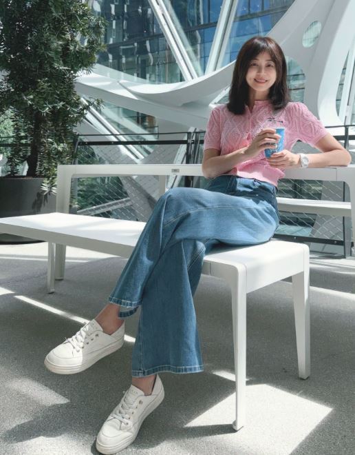 邱沁宜認為,感情裡最令人難以接受的,有時並不是對方真的離開,而是「人還在,感情還掛著一個名字,可是你熟悉的那個人,已經不在了」。(圖/翻攝自邱沁宜臉書)