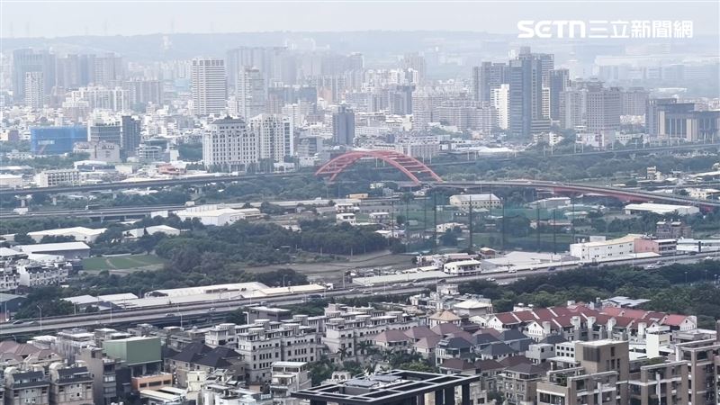 928檔期全台推案總銷5,452億元，年減23.3%，創近6年新低，六都與新竹中，僅台北市與新竹逆勢成長，中南部則全面急凍衰退。（圖／記者陳韋帆攝影）