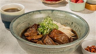 Joeman快來吃！金色三麥首創鐵觀音牛肉麵
