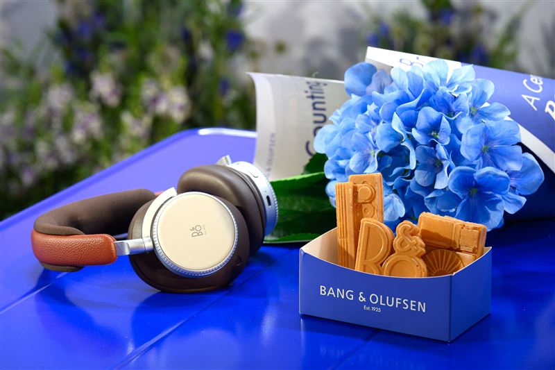 展覽特別推出三款限定造型雞蛋糕,以Bang & Olufsen Logo、Beogram 4000、Beosound 9000 為設計靈感