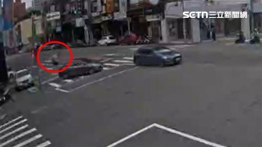 轎車鬼切迴轉害撞！24歲男頭部重創搶救中