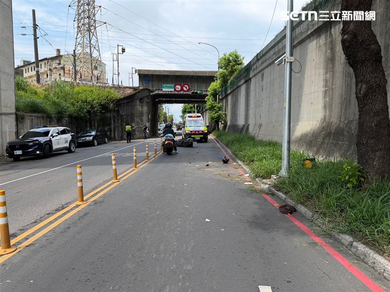 新北黃男騎車載送廖母行經環漢路三段時發生自撞事故。(圖/翻攝畫面)