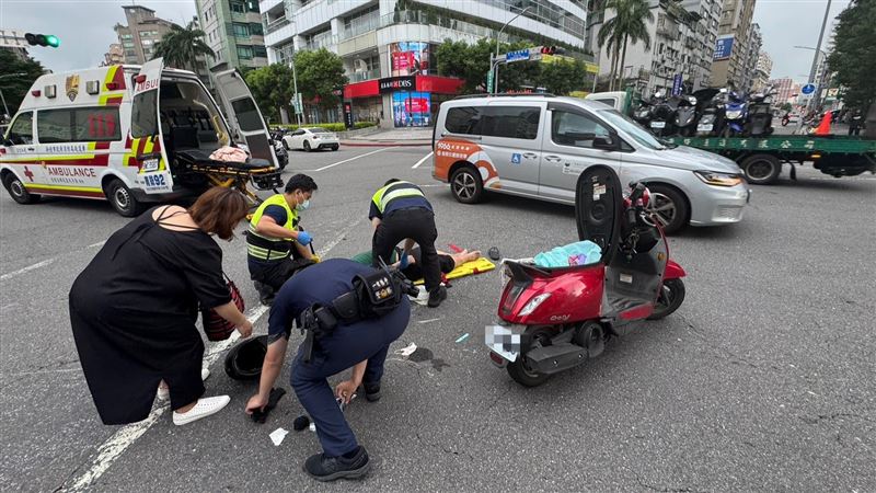 新北救護車執勤遭撞！40分鐘內連2起