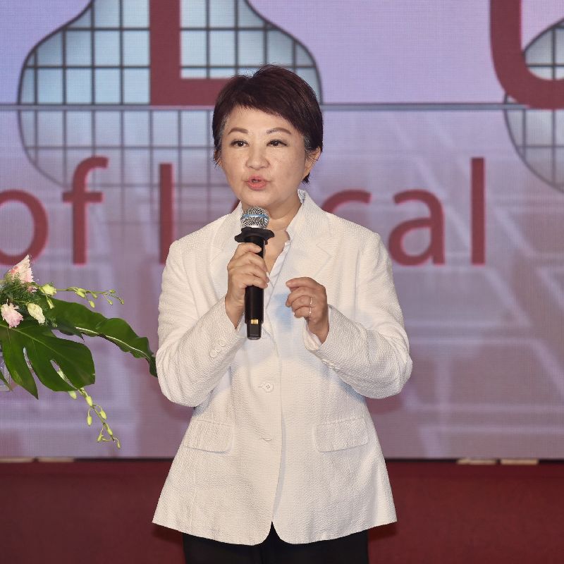 台中市長盧秀燕賣力刺激地方經濟,日前喊話總統賴清德和團隊來到中部時「多消費」